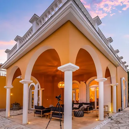 Вилла Kronos Estate Lefkada - 5 Star Luxury Микрос-Гиалос